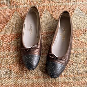 Vintage Chanel ballet flats bronze metallic quilted cap toe bow trim 38.5